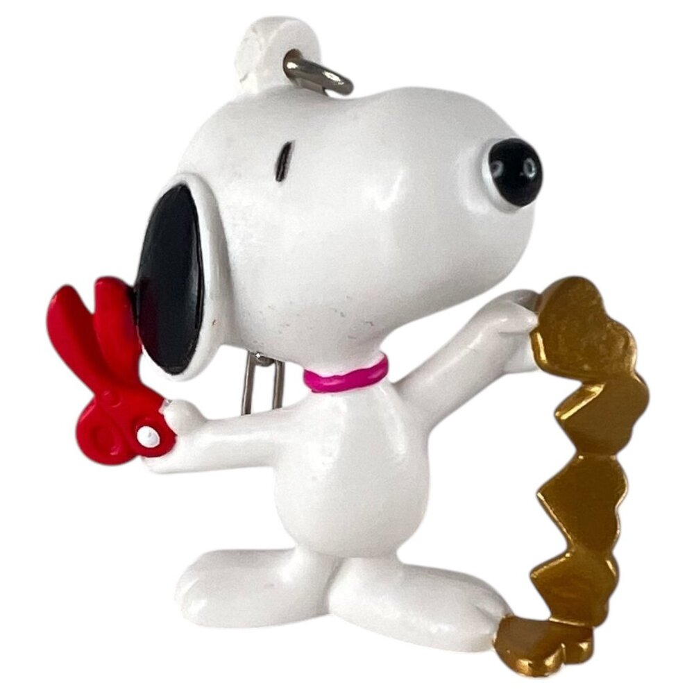 VTG Peanuts Snoopy figure Valentine Keychain Valentines Day Cutting Out Hearts